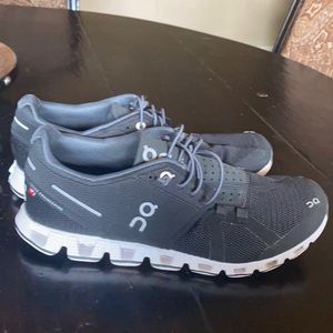 Barely worn great condition on cloud running